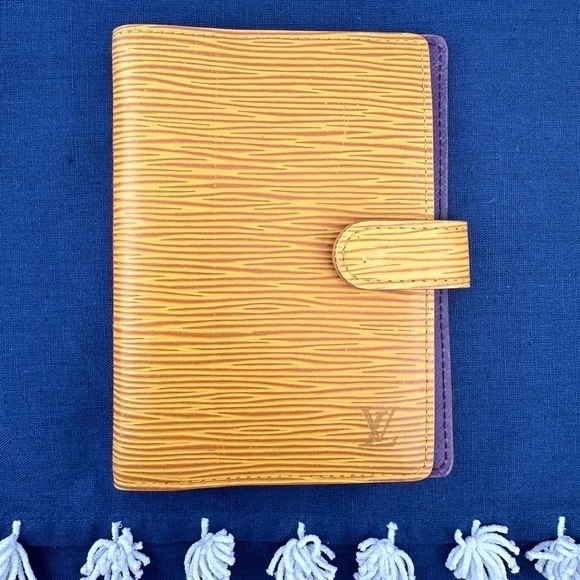 Excellent condition. AUTHENTIC Louis Vuitton PM Epi leather ring agenda.Tassel. - Picture 1 of 16
